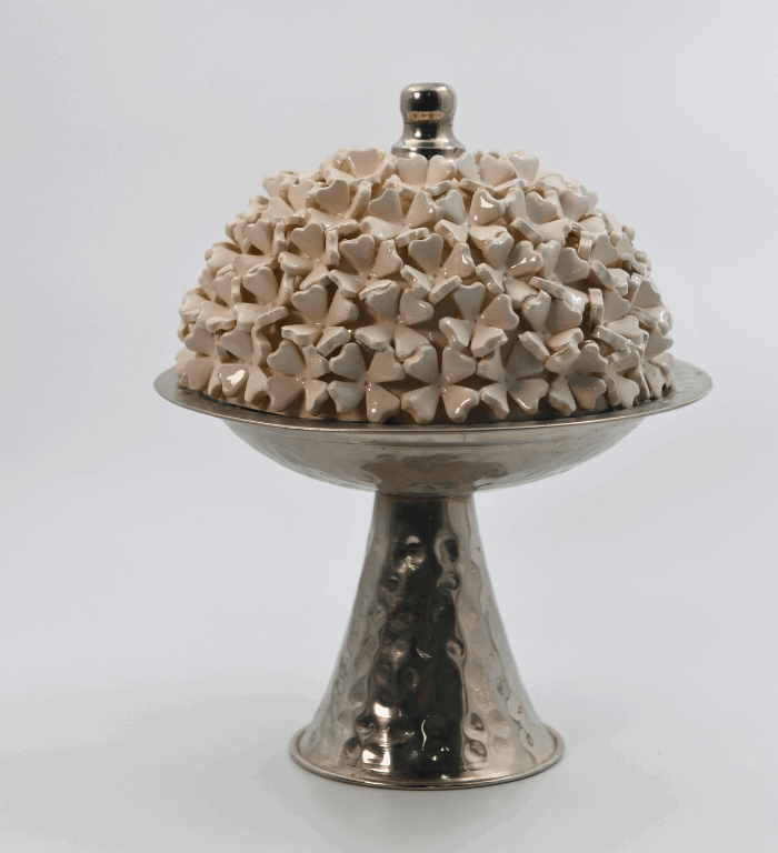Prestige display with floral bell